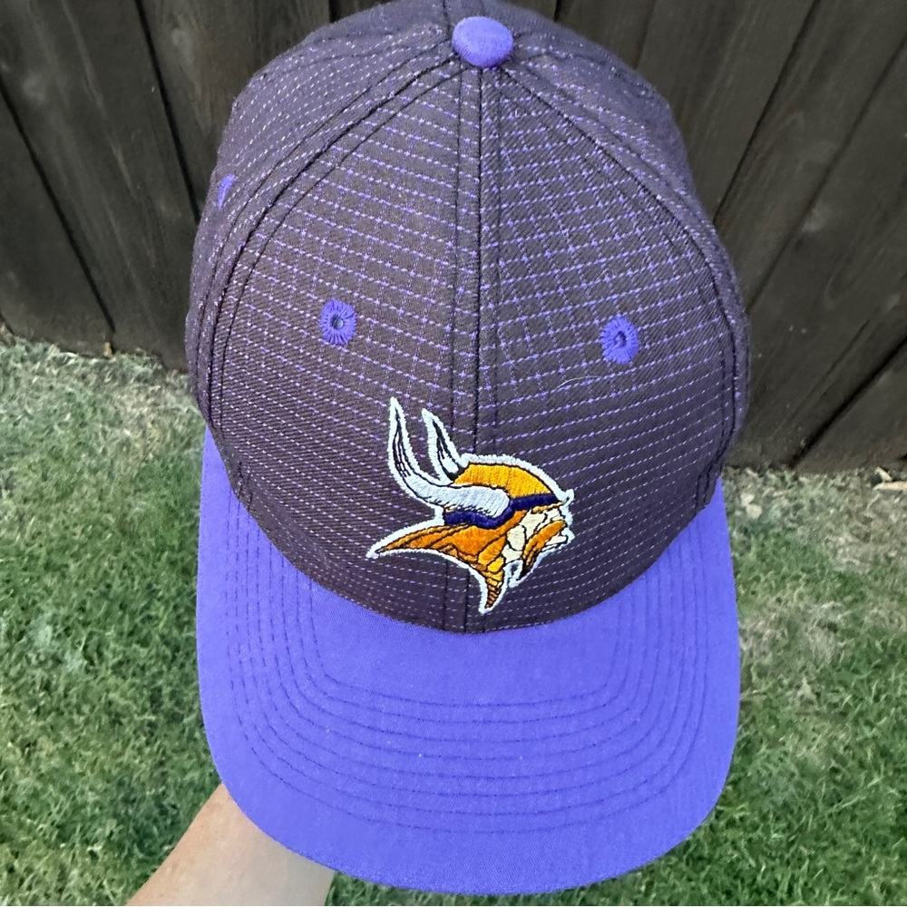 Minnesota Vikings Logo 7 hat snap back adjust one size fits all
